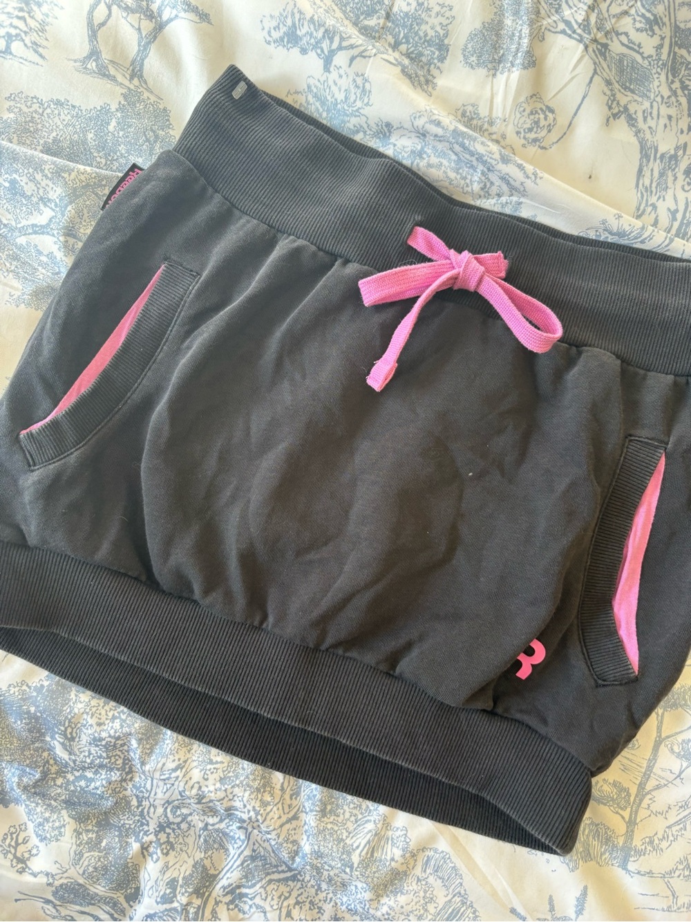 Vintage Reebok Black and Pink Women’s Casual Drawstring Shorts